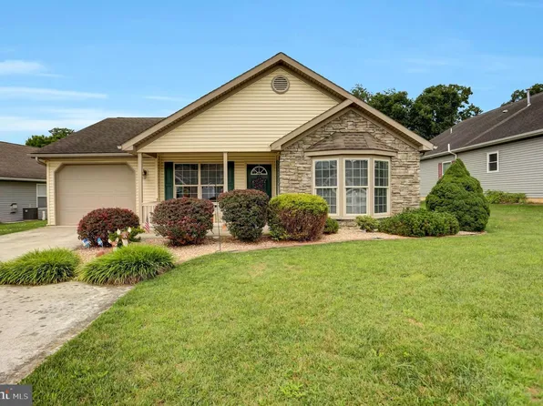 84 Lantern Ln, Shippensburg, PA 17257