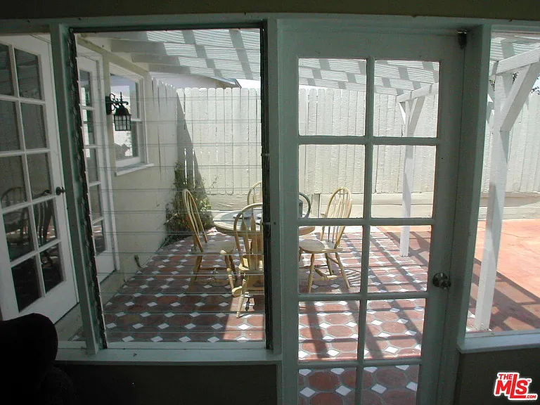 6040 Van Noord Ave — Photo 8