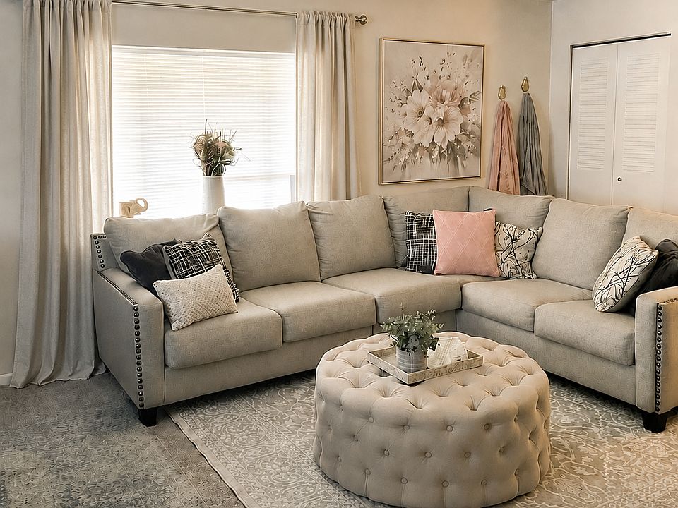 Large Living Room 
Newly installed carpet