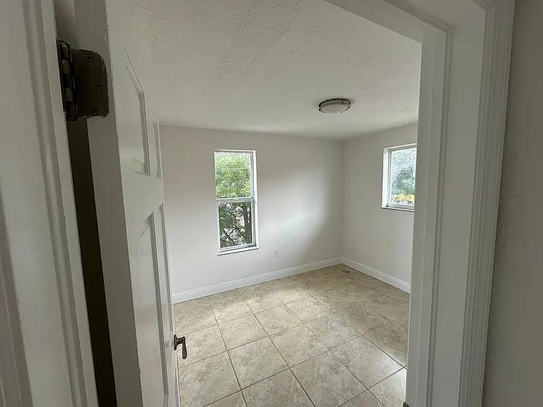 4201 SW 7th St #3 — Photo 18