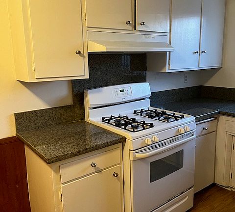 2nd image of 328 E Chestnut St APT 1