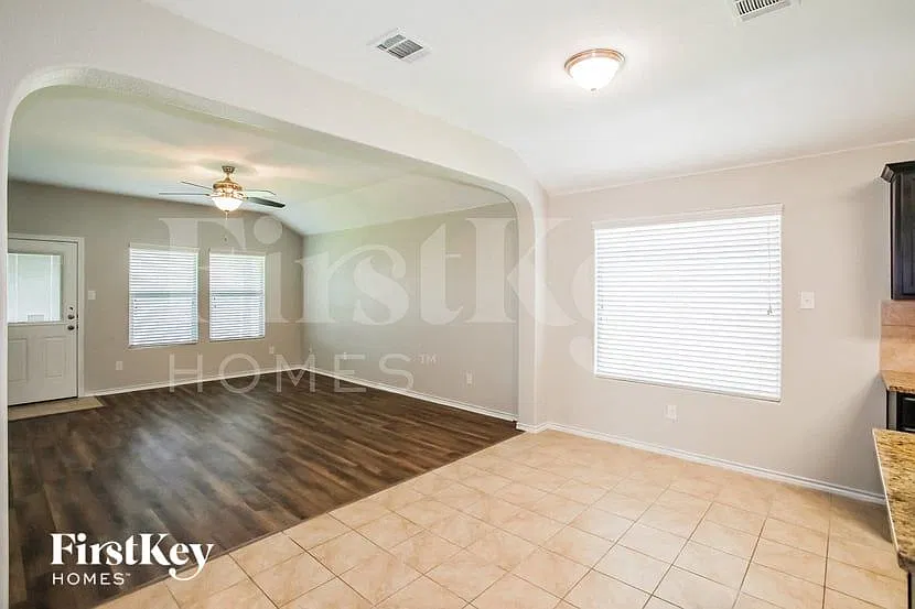 3 bed, 2.0 bath, 1700 sqft, $2,250 — Photo 4