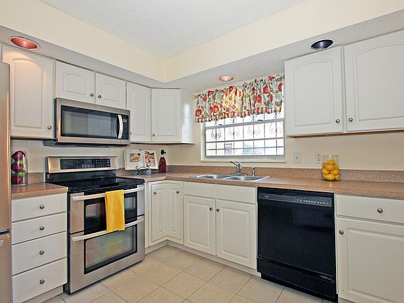 5th image of 390 Regency Wood Dr #20