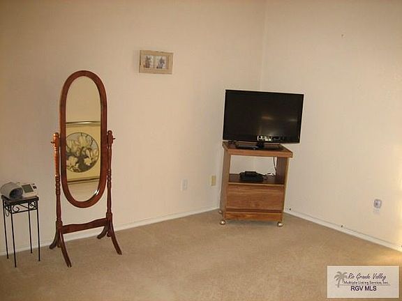 3rd image of 132 Willow Cir