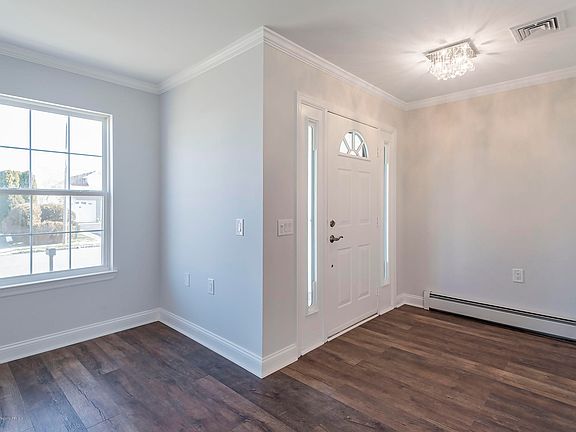 4th image of 6 Bolton Ct