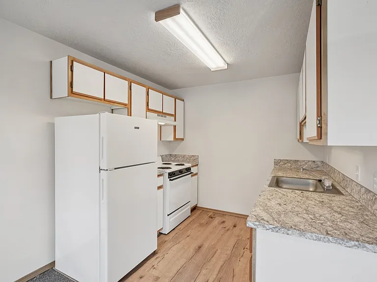 Valley Crest Apartments — Photo 18