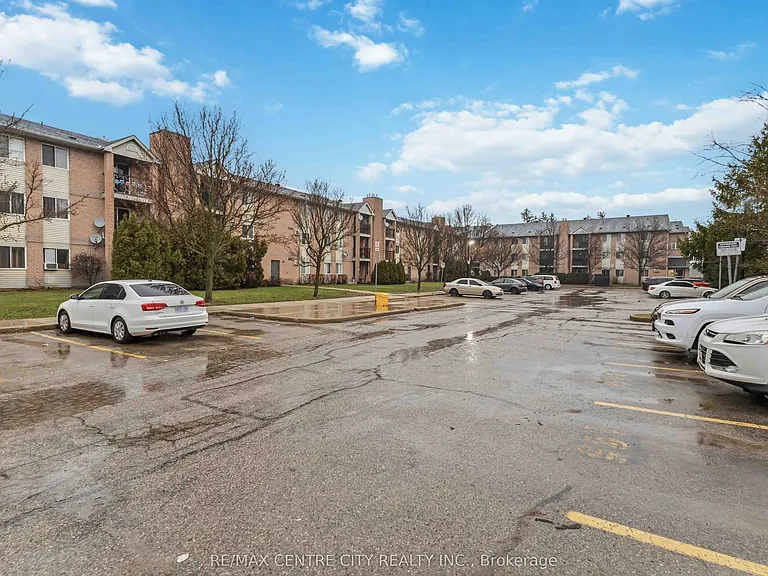 2230 Trafalgar St #121 — Photo 27