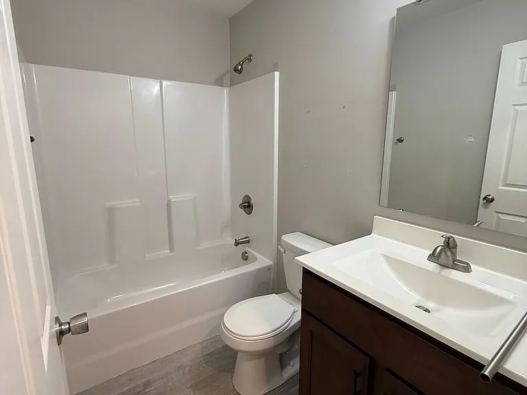 842 Lakeway Dr — Photo 10