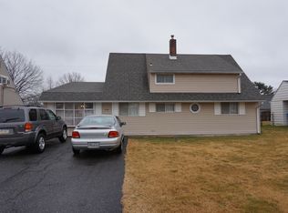 114 Goldengate Rd, Levittown, PA 19057