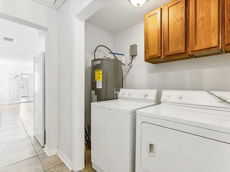 1563 Foy St — Photo 14