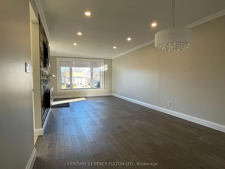 771 Krosno Blvd #UPPER — Photo 6