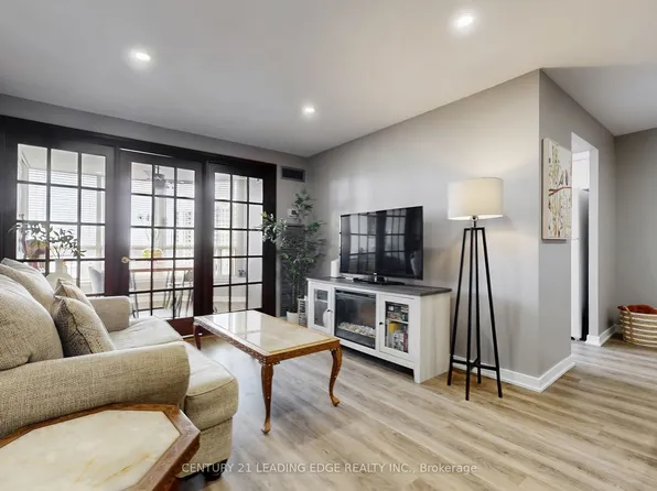 1880 Valley Farm Rd #924, Pickering, ON L1V 6B3