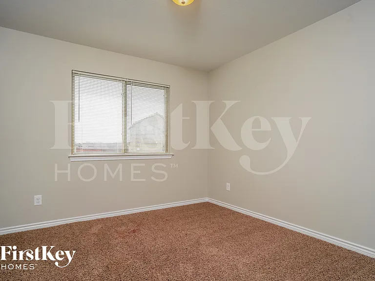 615 Hearthstone Dr — Photo 11