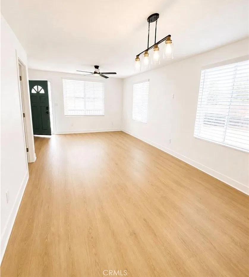 3 bed, 1200 sqft, $3,095 — Photo 3