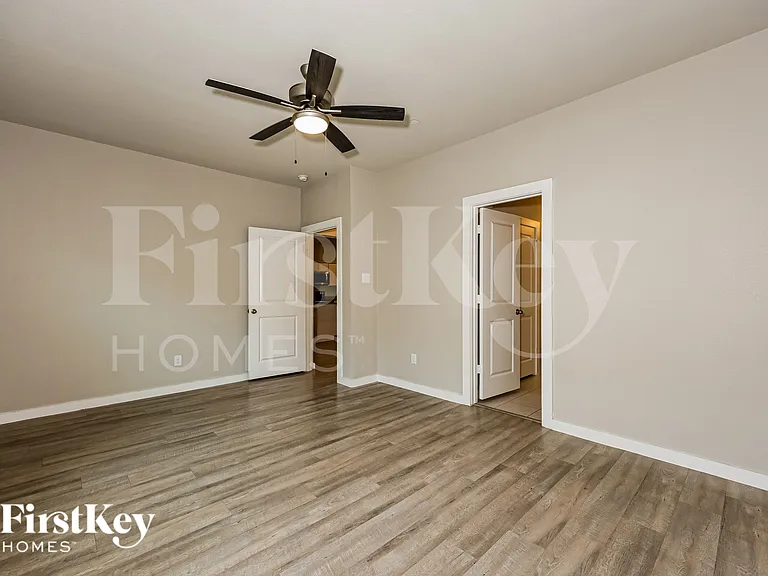 325 Niki Dr — Photo 9