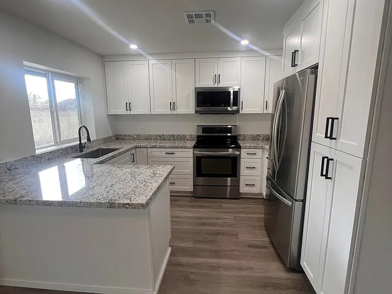 6530 S Farmer Ave — Photo 10