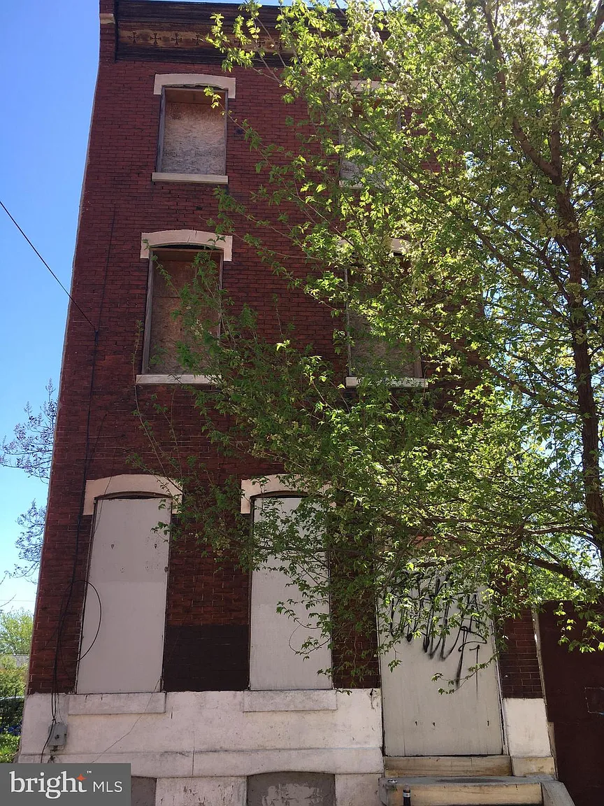1823 N Van Pelt St photo 1
