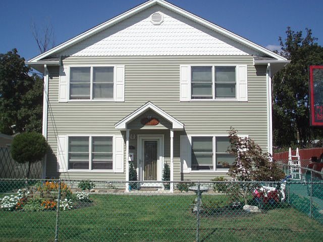 1st image of 10 Kwiecinski St