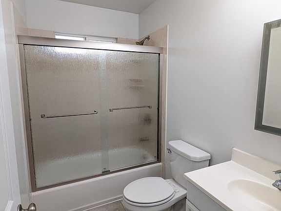 5th image of 327 Cedar St