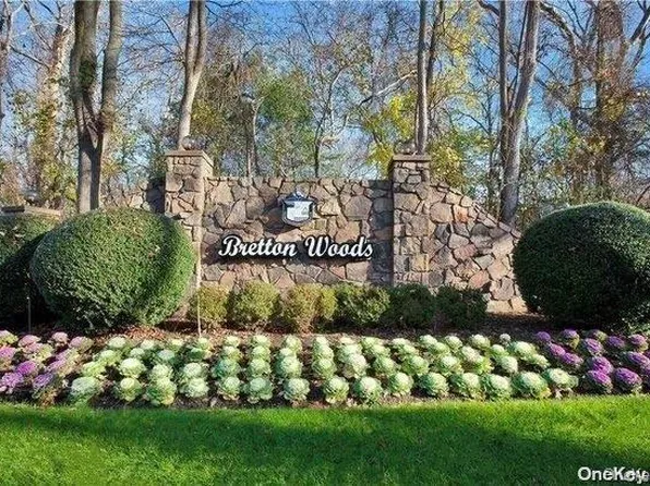 837 Skyline Drive #837, Coram, NY 11727