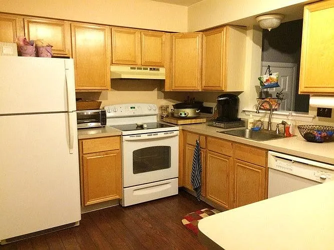 3 bed, 2.5 bath, 1622 sqft, $2,650 — Photo 3