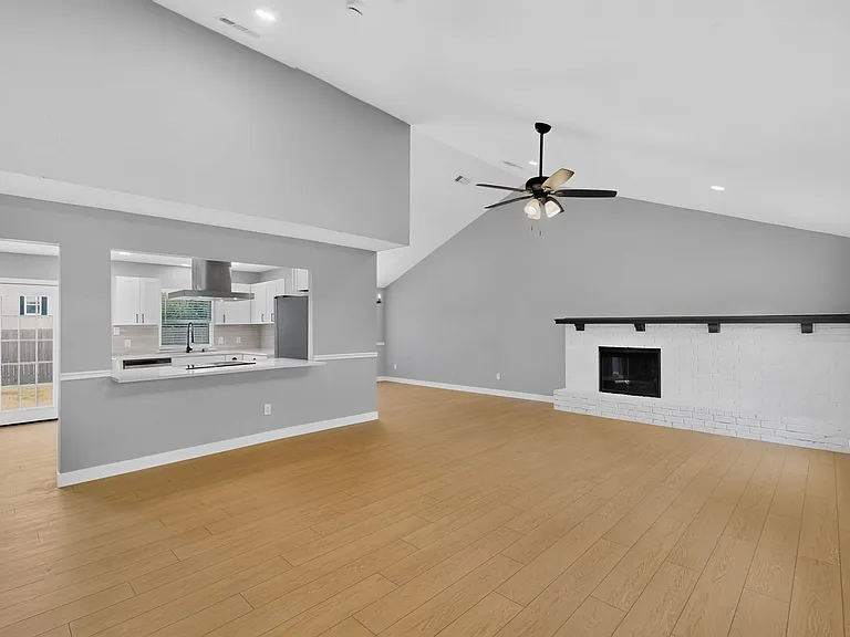 1600 Crimson Ct — Photo 11