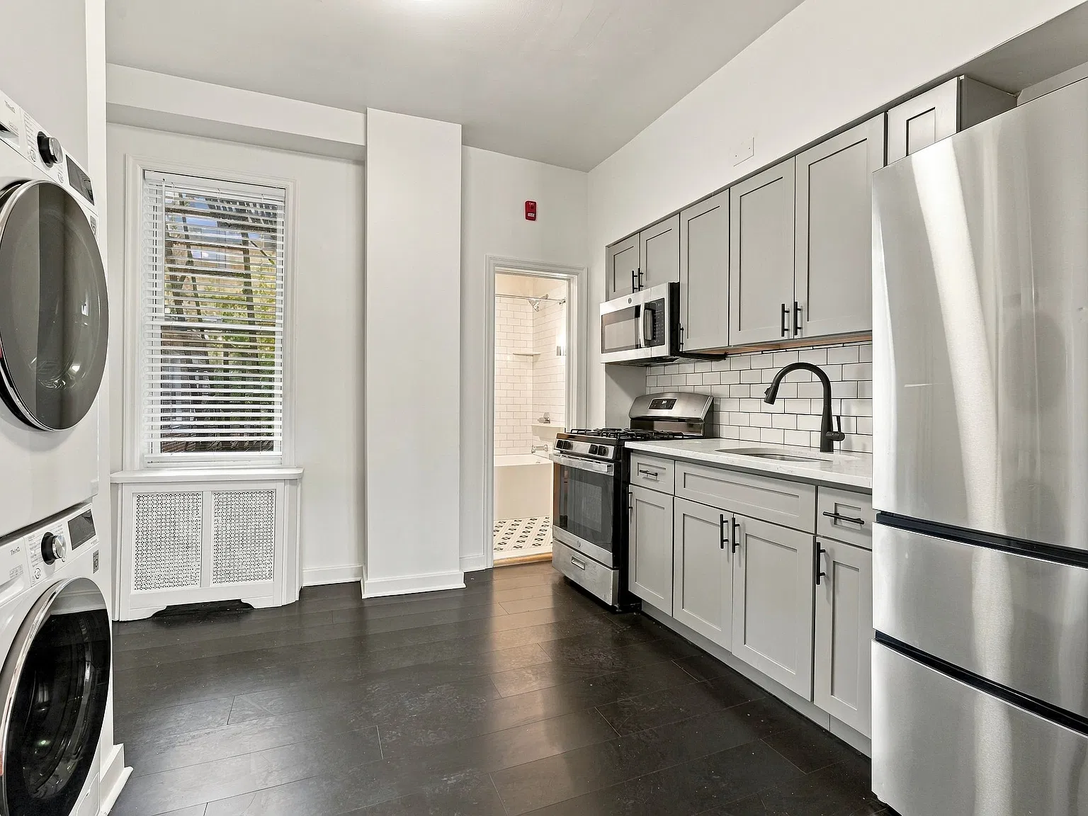 2 bed, 700 sqft, $1,895 — Photo 3