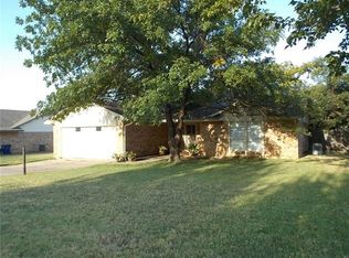 716 Crestview Dr, Kennedale, TX 76060