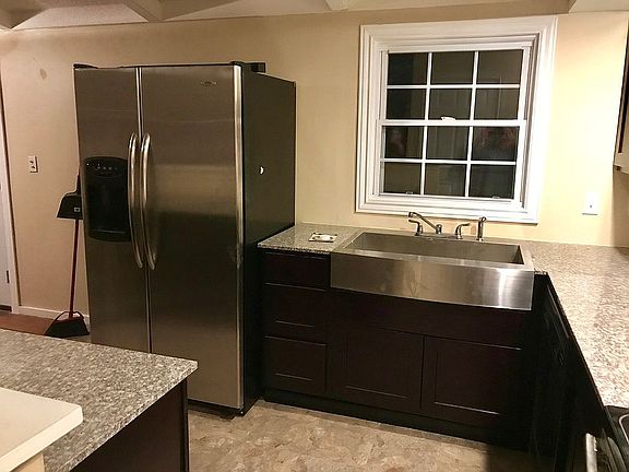 3rd image of 206 S Emerald Ln