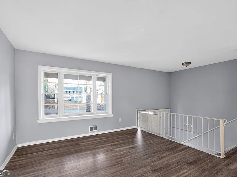 1615 Pine Glen Cir — Photo 2