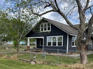 131 N West St, Bloomington, TX 77951