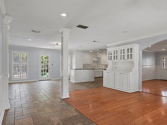 4th image of 909 Elizabeth St