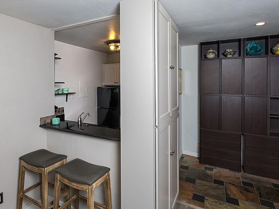 4th image of 105 Piccadilly Pl APT D