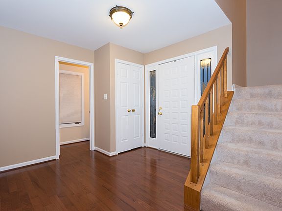 Grand Foyer w/Hardwoods