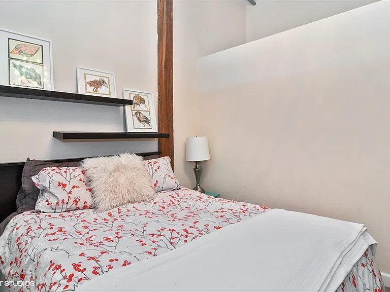 824 W Superior St #410 — Photo 10