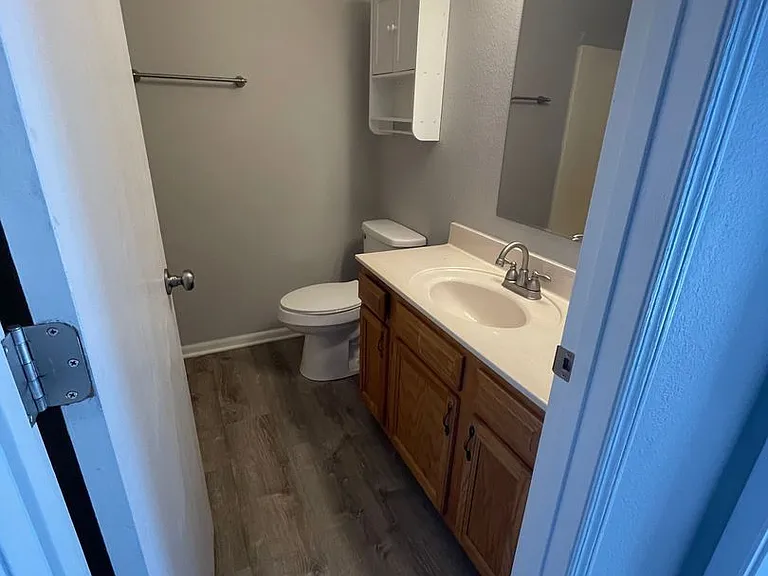 695-697 W Country Squire Ct — Photo 5
