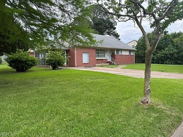 4 bed, 2.0 bath, 2174 sqft, $2,600 — Photo 2