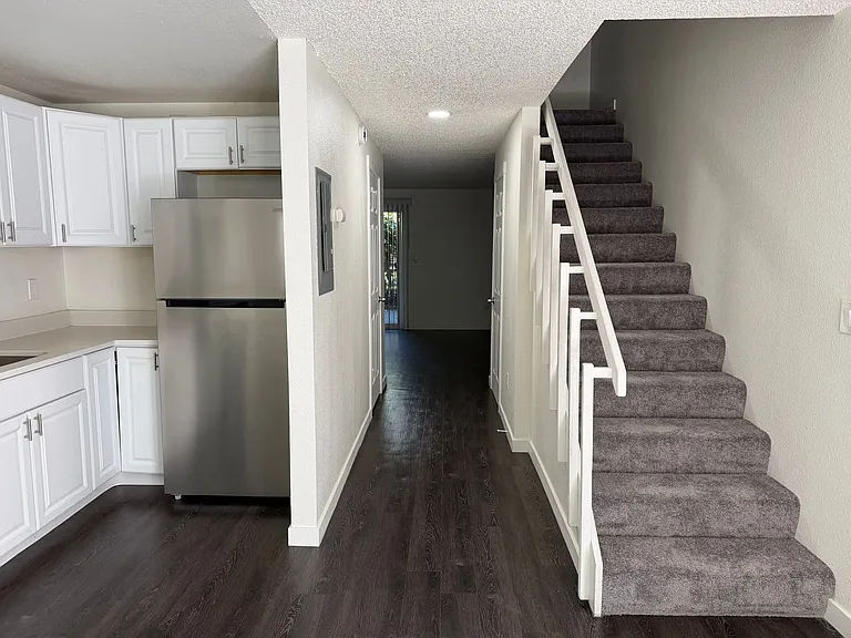 Prestige Townhomes: Stylish 2-Bedroom Living in the Heart of Puyallup — Photo 5