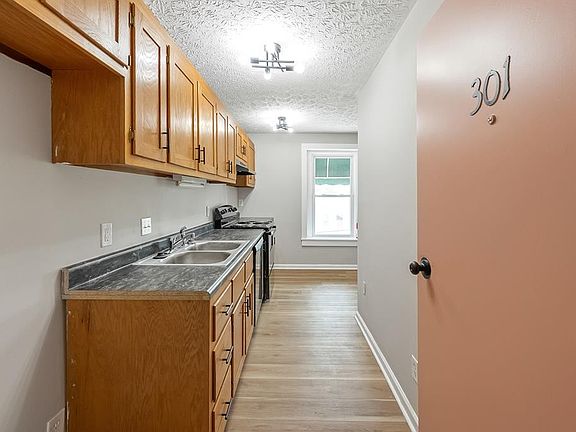 5th image of 522 N Main St