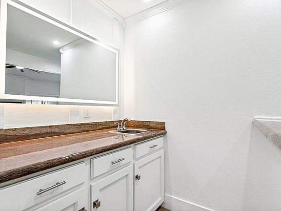 4th image of 12 Merrie Cir