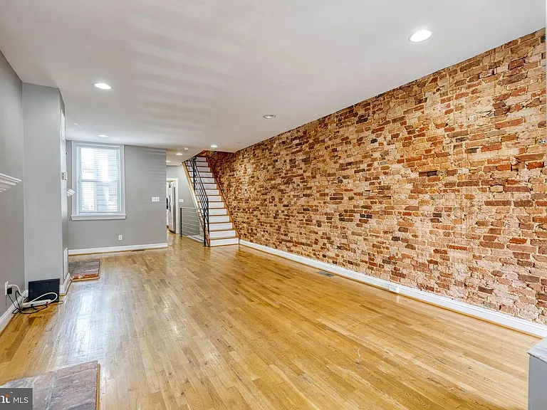 1514 Light St — Photo 5