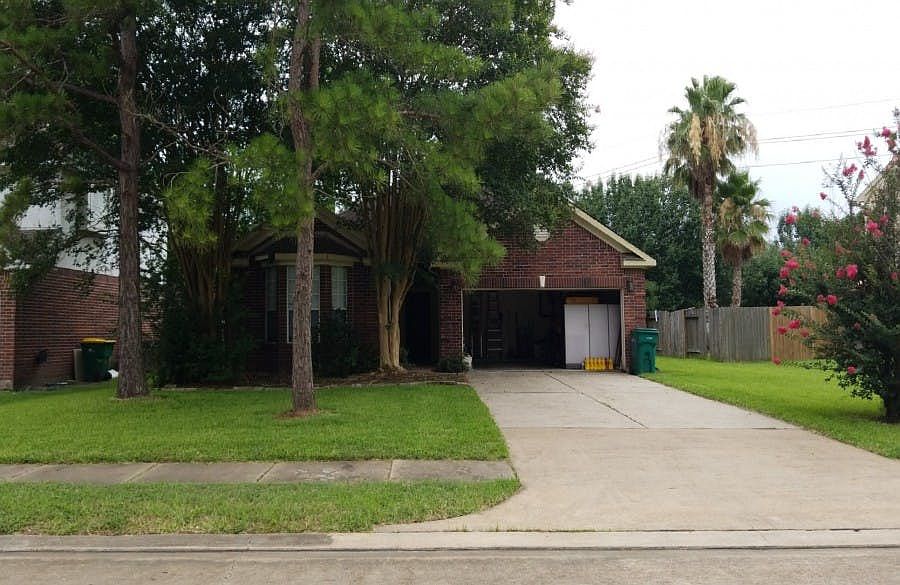 1st image of 15007 Chestnut Falls Dr