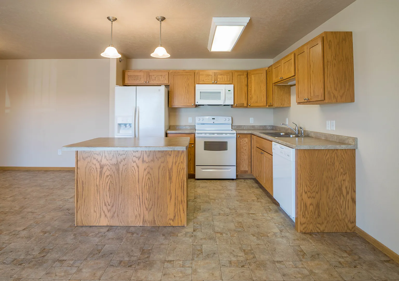 Lindenwood Apartments — Photo 1
