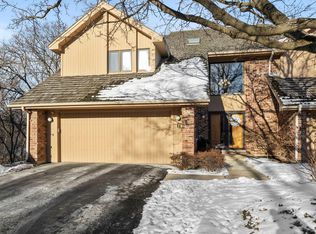 46 Oak Creek Dr, Burr Ridge, IL 60527