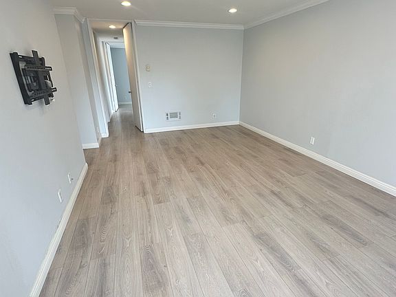 4th image of 5950 Canterbury Dr