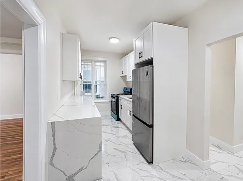 452 E 46th St #1R Photo 1 452 E 46th St #1R Photo 1
