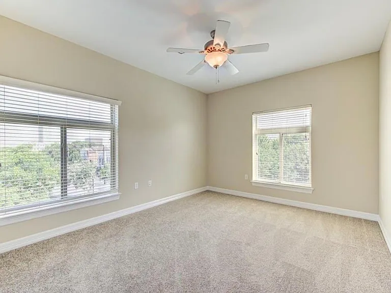 3501 Chenevert St #22 — Photo 32