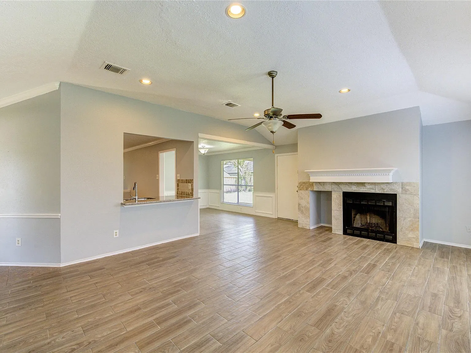 3 bed, 2.0 bath, 1560 sqft, $1,850 — Photo 4