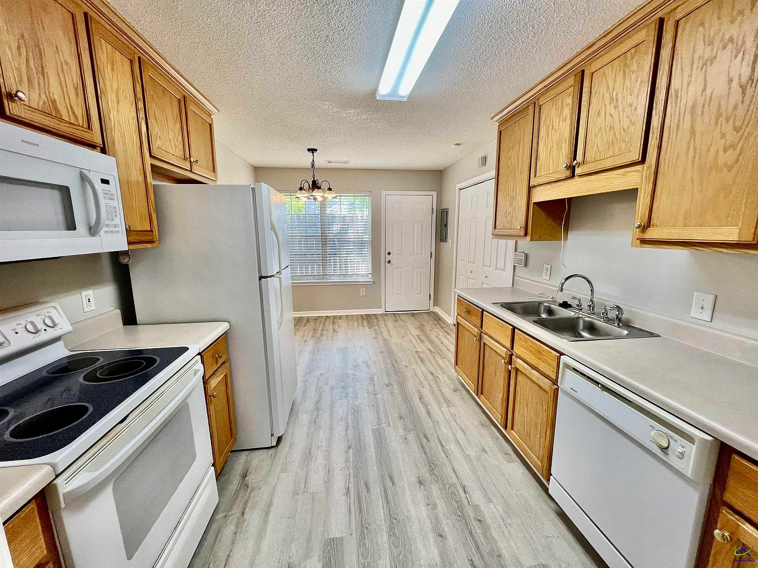 2 bed, 2.0 bath, 962 sqft, $1,220 — Photo 4