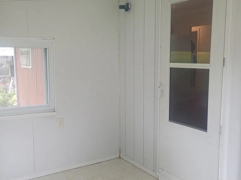 1305 N Barton St — Photo 2